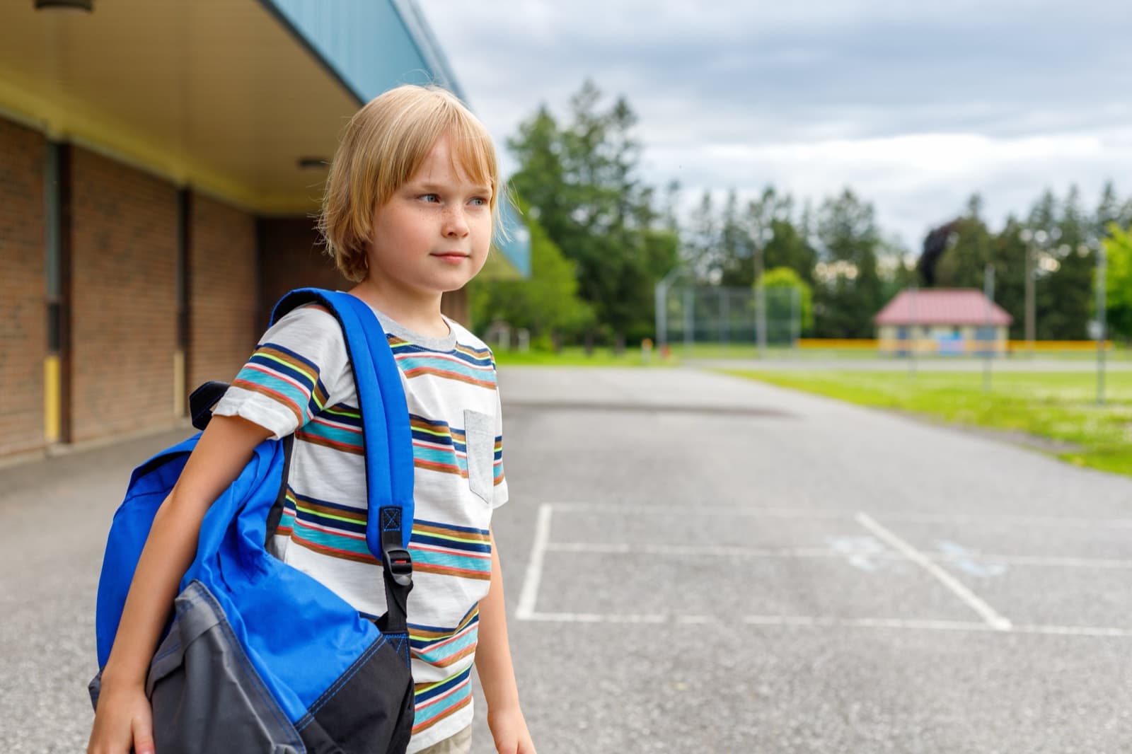 Kalkulator i dokumenty — planowanie budżetu na edukację Montessori