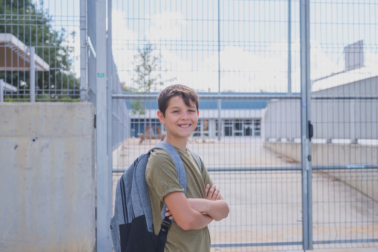Absolwent maturzysta zastanawia się nad wyborem kierunku studiów
