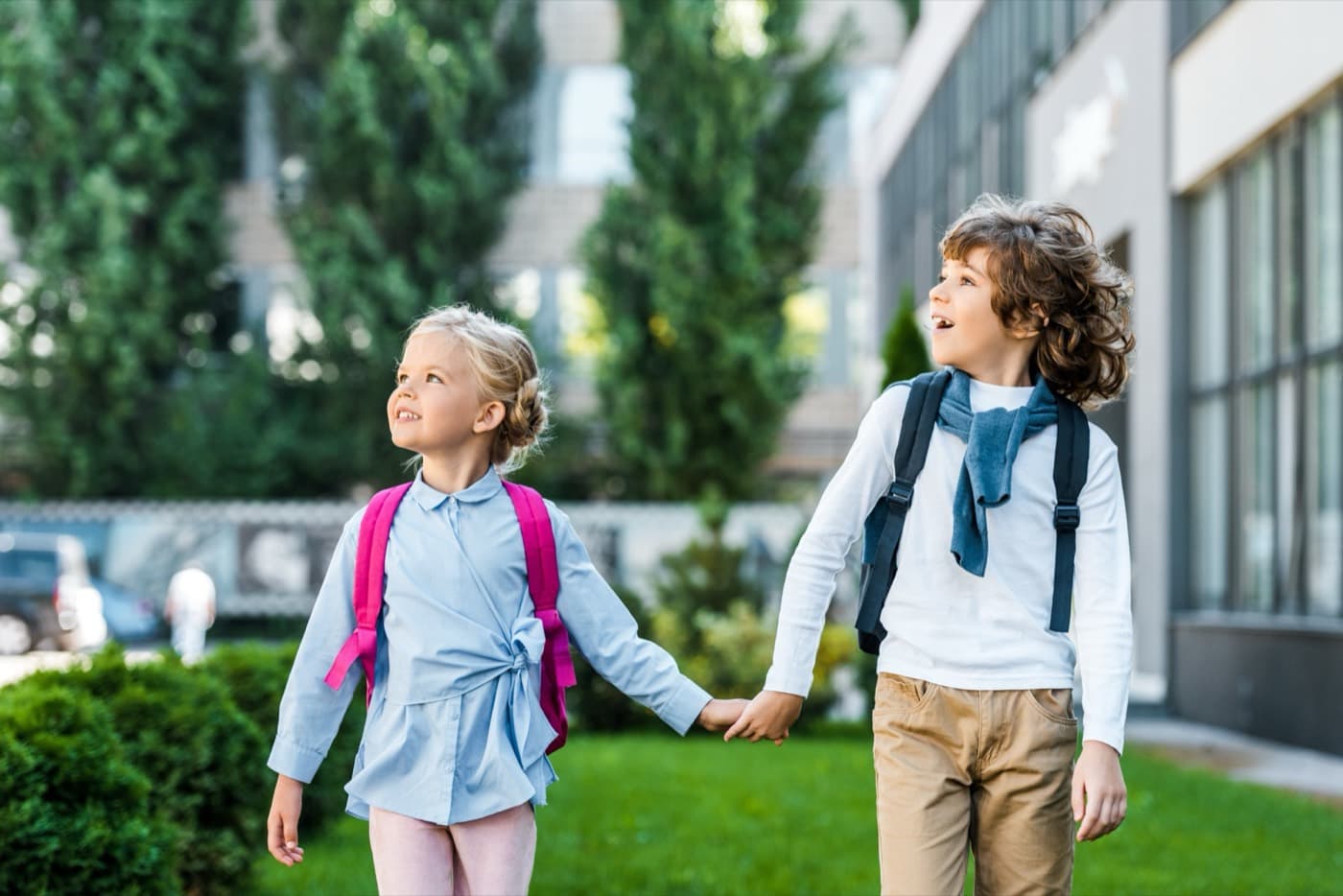 Uczniowie w klasie integracyjnej z dwójką nauczycieli — szkoła integracyjna i edukacja włączająca